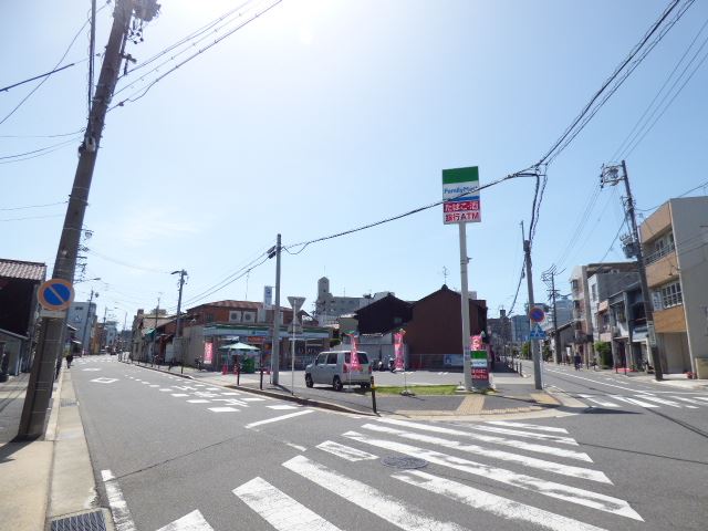 コンビニ　ファミリーマート（コンビニ）まで320m