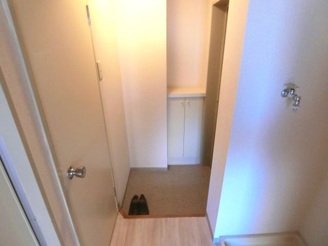 玄関　他のお部屋の参考写真となります。