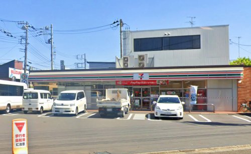 コンビニ　セブンイレブン（コンビニ）まで555m