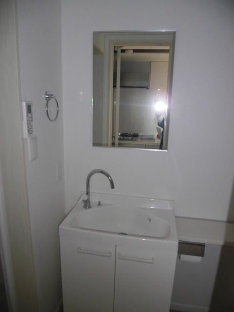 洗面設備　別部屋参考写真です