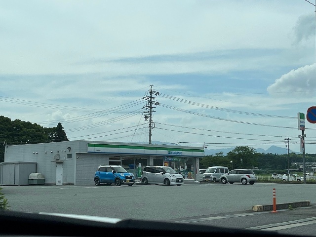 コンビニ　ファミリーマート久居庄田店（コンビニ）まで349m