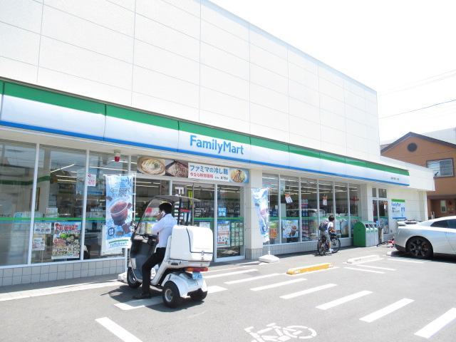 コンビニ　ファミリーマート（コンビニ）まで600m