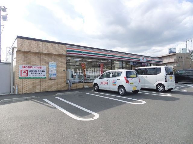 コンビニ　セブンイレブン　小倉北方3丁目店（コンビニ）まで621m