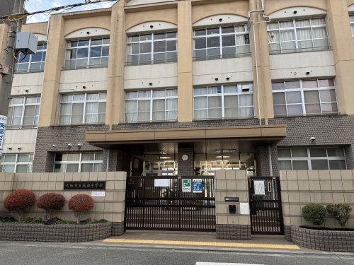 中学校　大阪市立成南中学校（中学校）まで595m