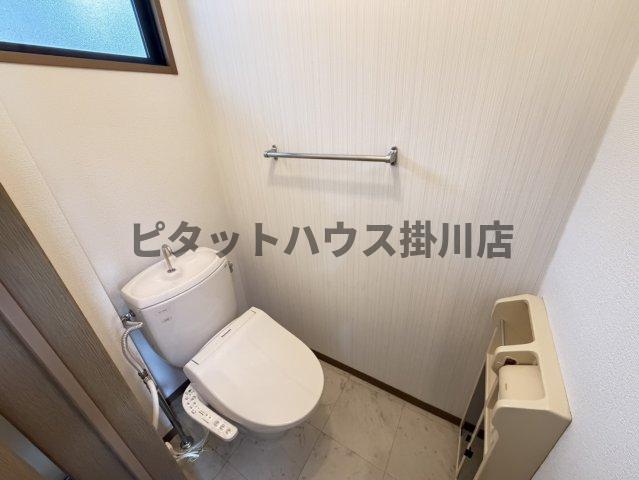 ＪＲ東海道本線 掛川駅 徒歩13分 2階建 築30年のトイレ写真
