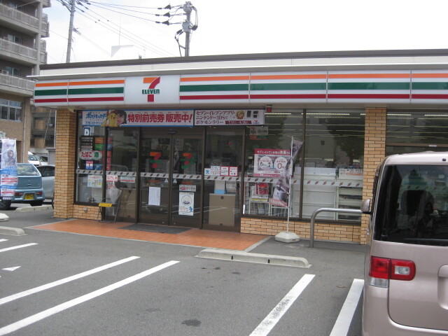コンビニ　セブンイレブン博多板付7丁目店（コンビニ）まで604m