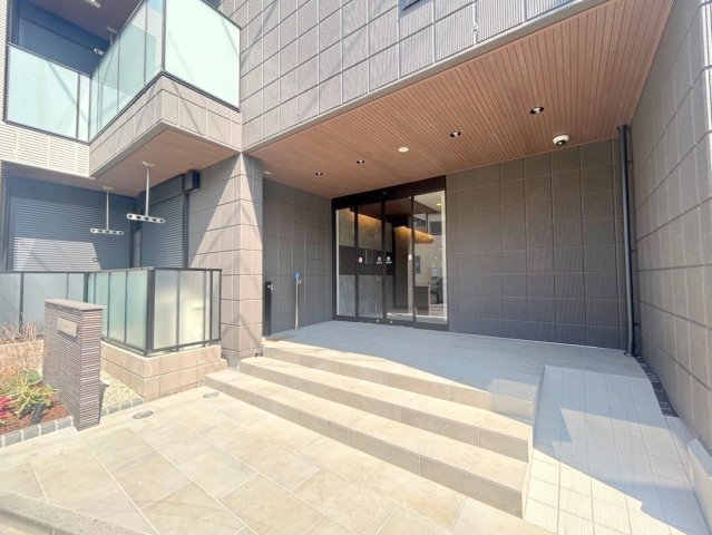 エントランス　★オートロックあり★ベビーカー等でも快適に出入りが出来るスロ