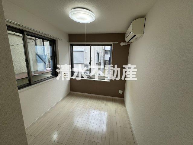 居室・リビング　シャッター完備の南東角部屋となっております