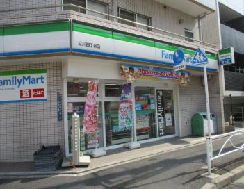 コンビニ　ファミリーマート立川四丁目店（コンビニ）まで183m