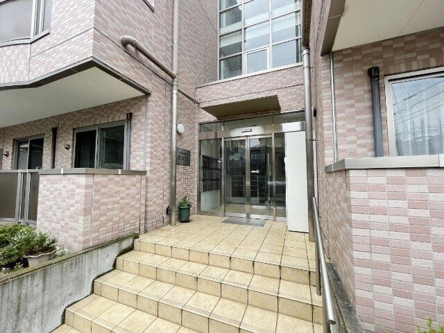 エントランス　オートロック完備