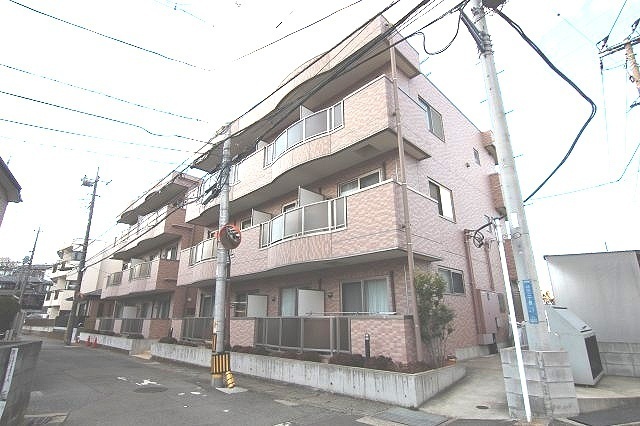 建物外観　外観タイル張りです