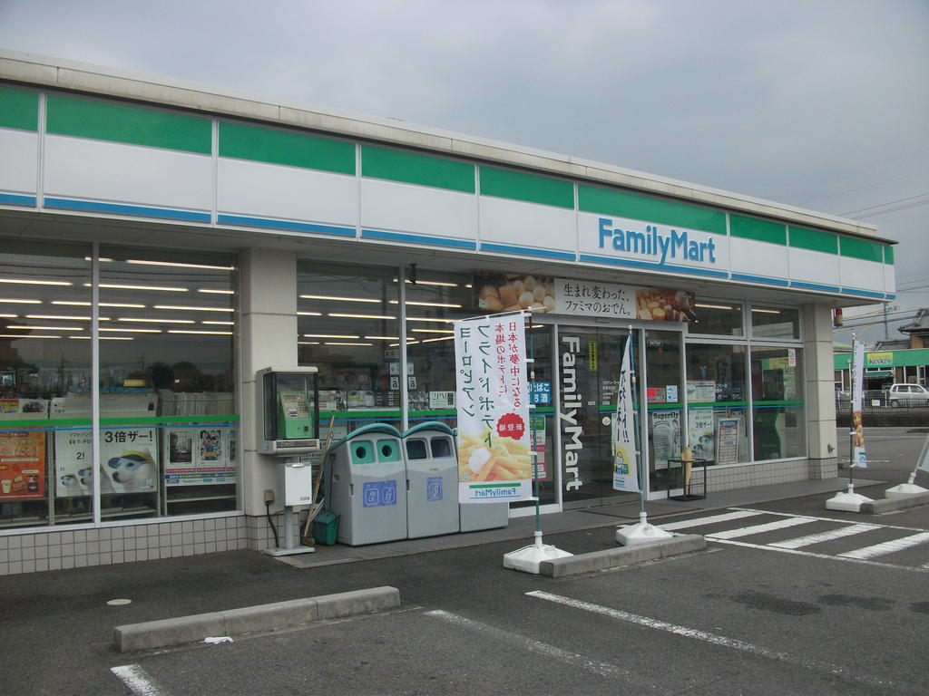 コンビニ　ファミリーマート鈴鹿旭が丘店（コンビニ）まで375m