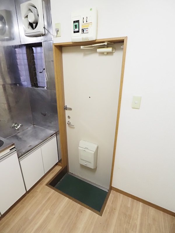 フラット大和町Iの玄関写真