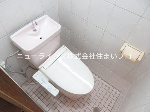 京阪本線 寝屋川市駅 徒歩12分 1階建 築62年のトイレ写真