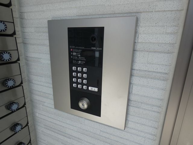 セキュリティ　エントランスにはオートロック♪
