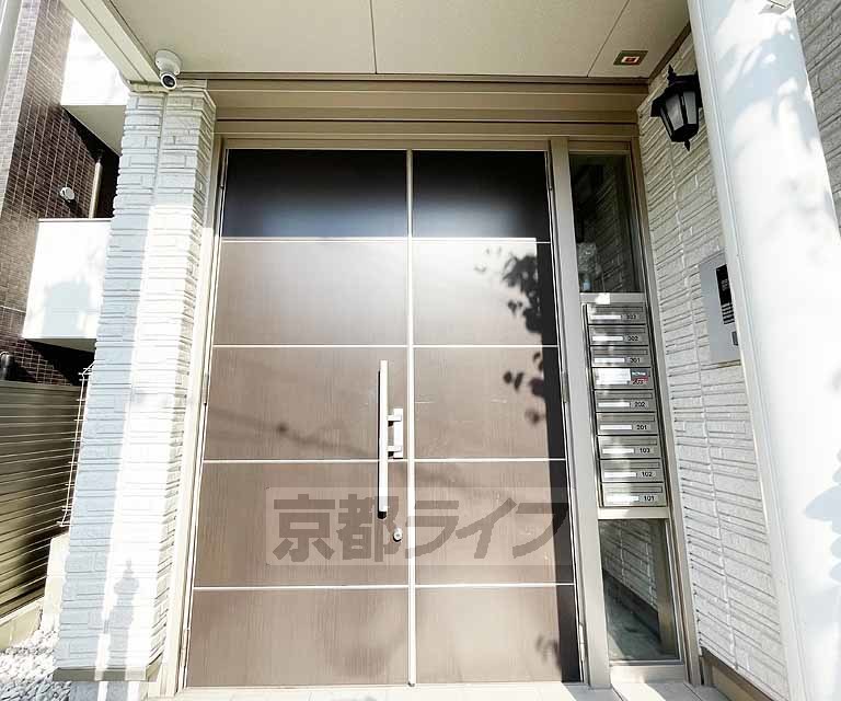ロビー　重厚感ある造りです。