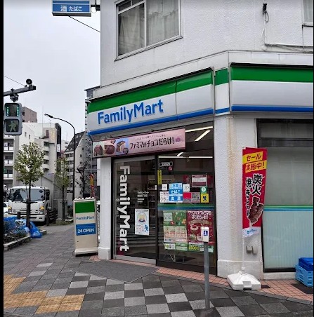 コンビニ　ファミリーマート蒲田四丁目店（コンビニ）まで67m