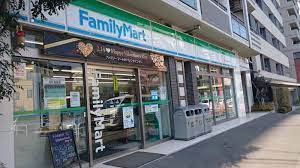 コンビニ　ファミリーマート市谷柳町店（コンビニ）まで254m