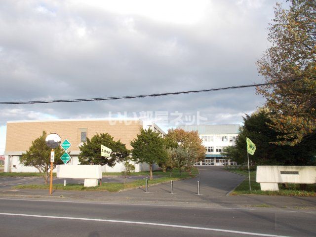 小学校　恵庭市立恵庭小学校（小学校）まで907m