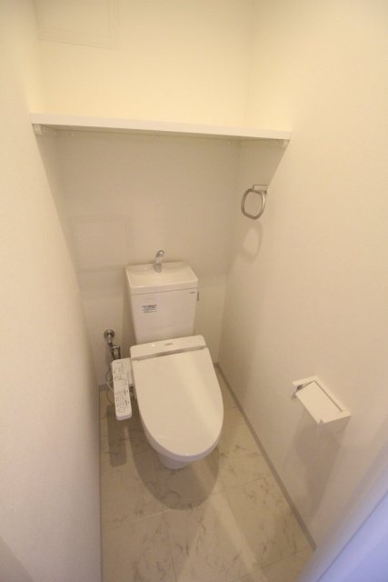 音楽マンション セレナーデ東長崎のトイレ写真
