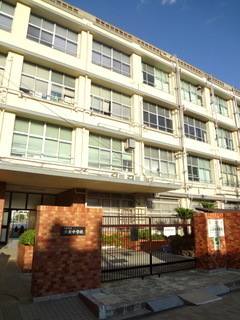 中学校　大阪市立港南中学校（中学校）まで560m