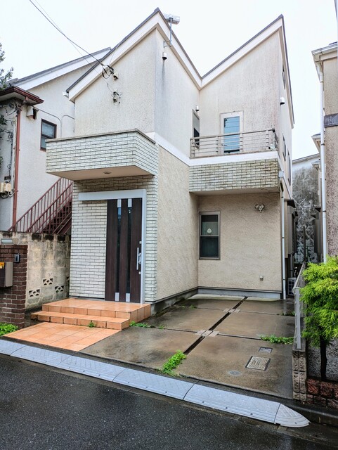 建物外観　駐車場無料付きの戸建て♪