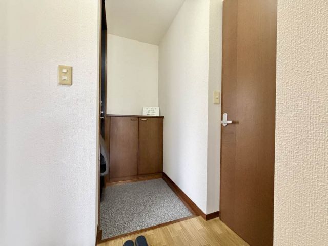 アイエス猪野 Aの玄関写真