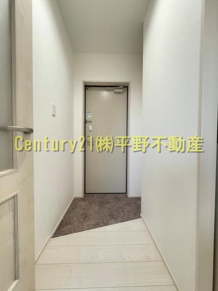 玄関　同建設会社施工の別物件。※参考イメージ