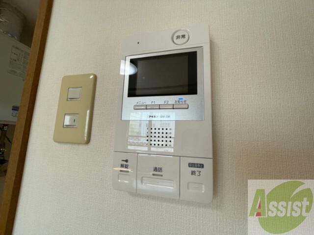 セキュリティ　モニター付きインターホンになります。来客時も安心です。