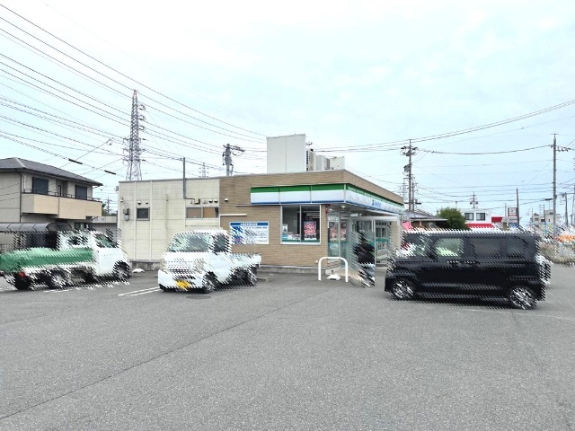 コンビニ　ファミリーマート東員町六把野店（コンビニ）まで781m