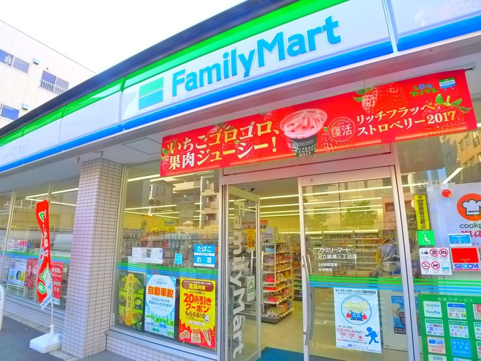 コンビニ　ファミリーマート（コンビニ）まで140m