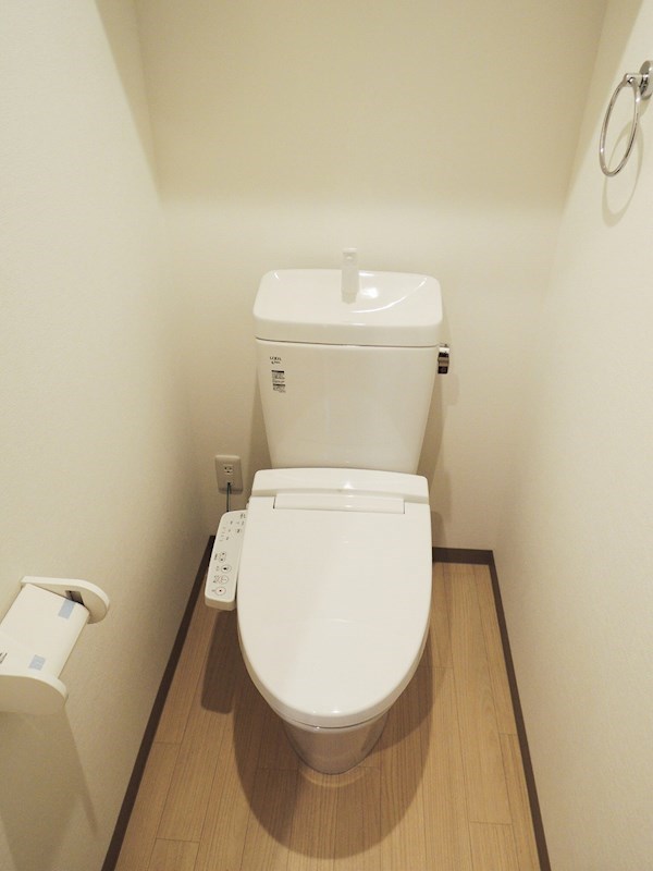 京王井の頭線 池ノ上駅 徒歩8分 3階建 築10年のトイレ写真