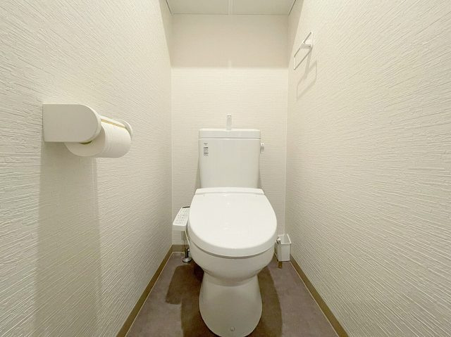 広島電鉄皆実線 南区役所前駅 徒歩9分 20階建 築6年のトイレ写真