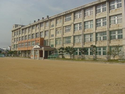 中学校　倉敷市立連島中学校（中学校）まで743m