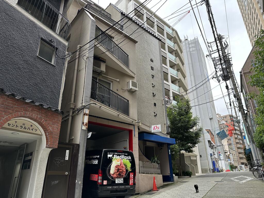 山海マンションの外観写真