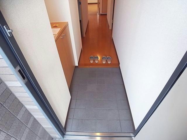 名鉄各務原線 各務原市役所前駅 徒歩19分 3階建 築21年の玄関写真