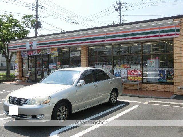 コンビニ　セブンイレブン（コンビニ）まで718m