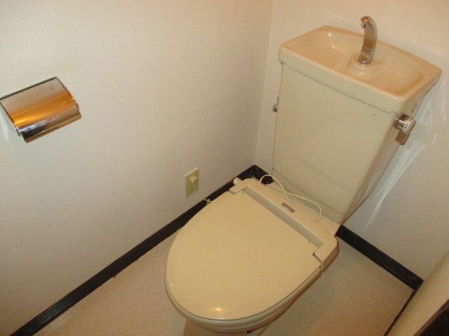 トイレ　冬でも暖かいウォームレットです