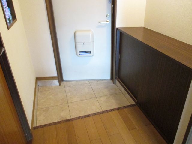 玄関　下駄箱付きの玄関です