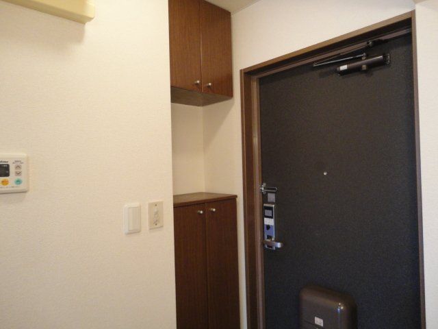 コンフォールメゾンIIの玄関写真