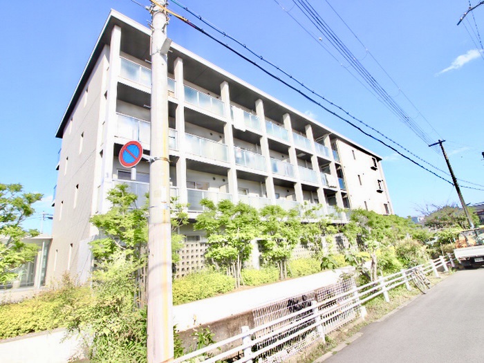 アビタシオンデュプルミエの外観写真