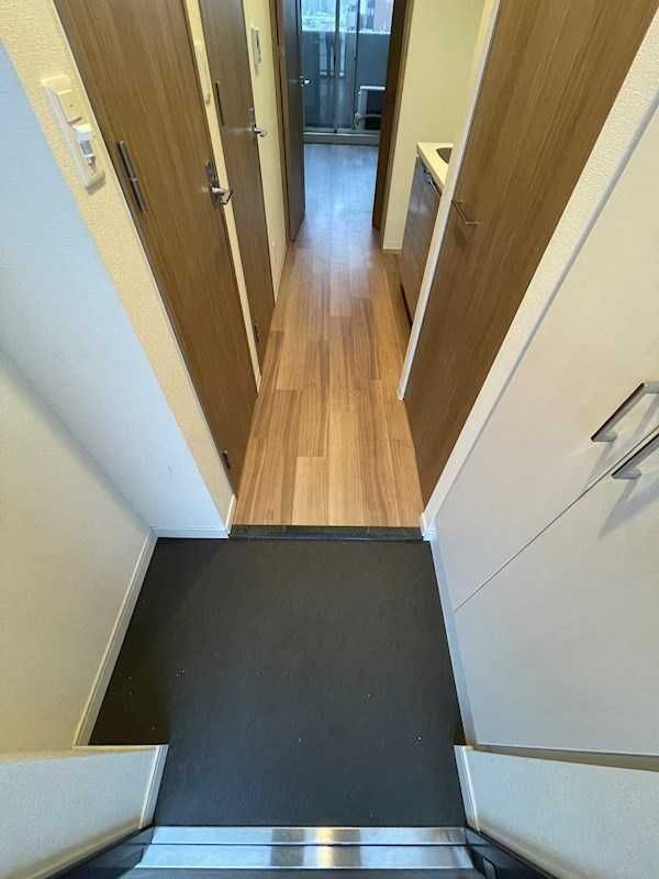 プレサンス塚本駅前の玄関写真