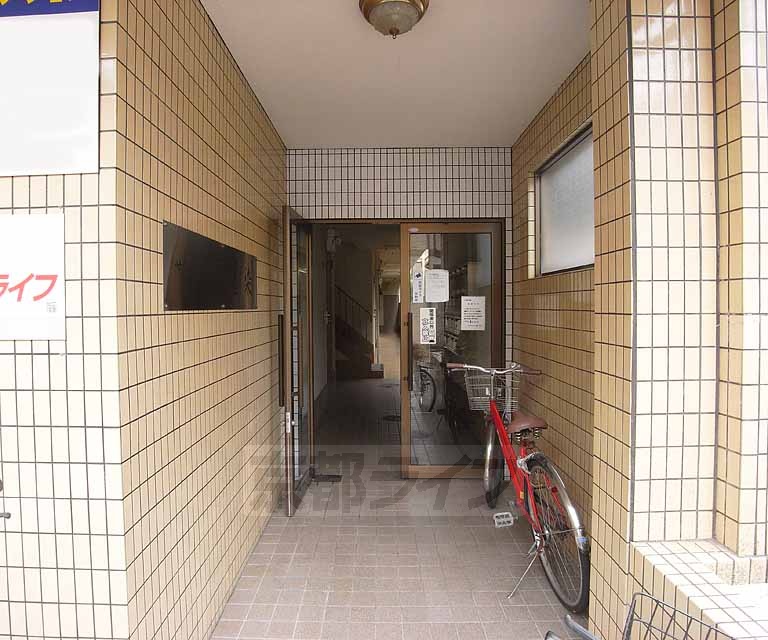 エントランス　キレイなエントランスです