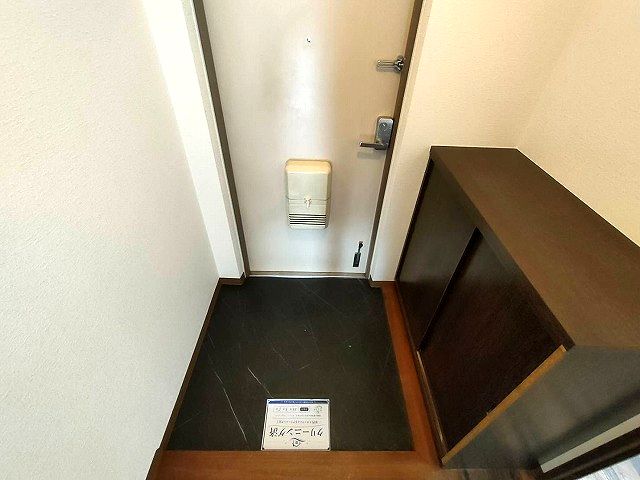 近鉄大阪線 大阪教育大前駅 徒歩10分 4階建 築31年の玄関写真