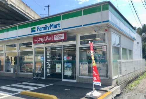 コンビニ　ファミリーマート中浦和駅前店（コンビニ）まで203m