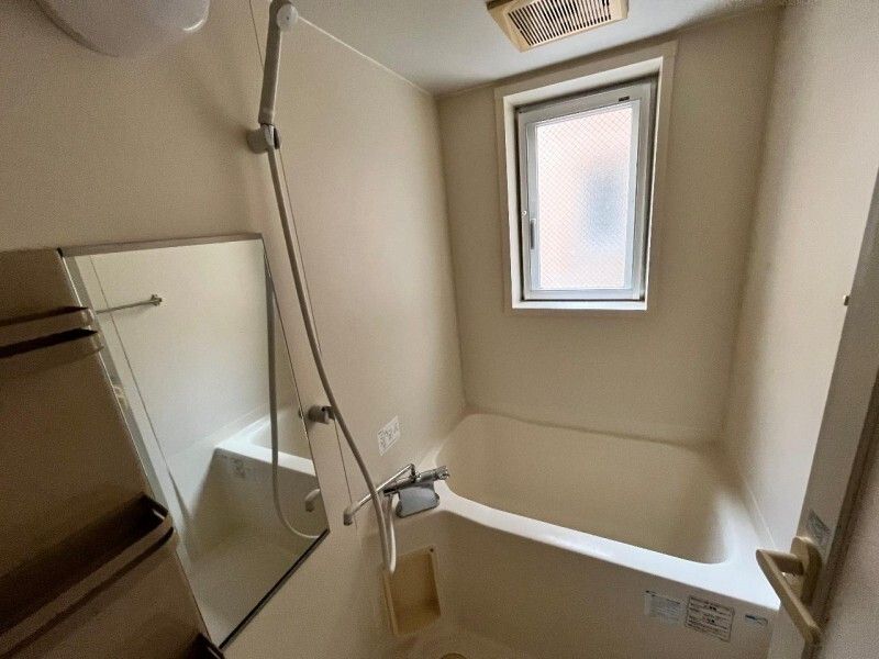 バス・シャワールーム　別部屋参照写真
