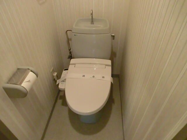 東急目黒線 大岡山駅 徒歩6分 3階建 築32年のトイレ写真