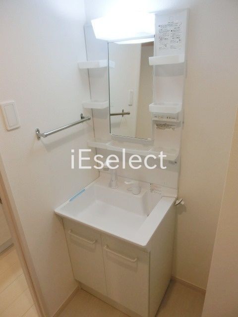 洗面設備　便利な独立洗面台完備です。