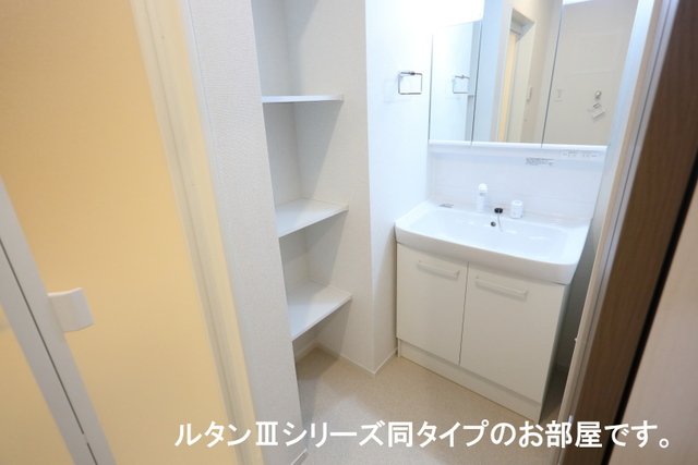 洗面設備　シンプルで使いやすいトイレです