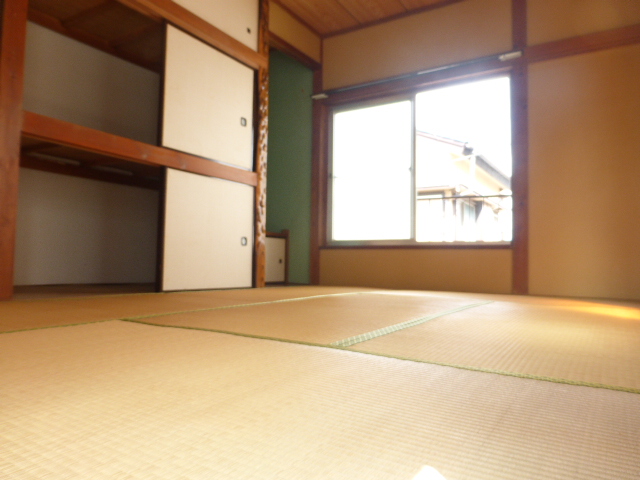 その他部屋・スペース　2F和室6帖　こちらも押入1間付